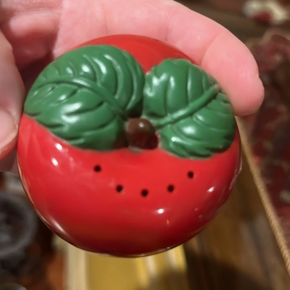 1950’s Apple 🍎 salt and pepper shakers made in the USA - Picture 9 of 11